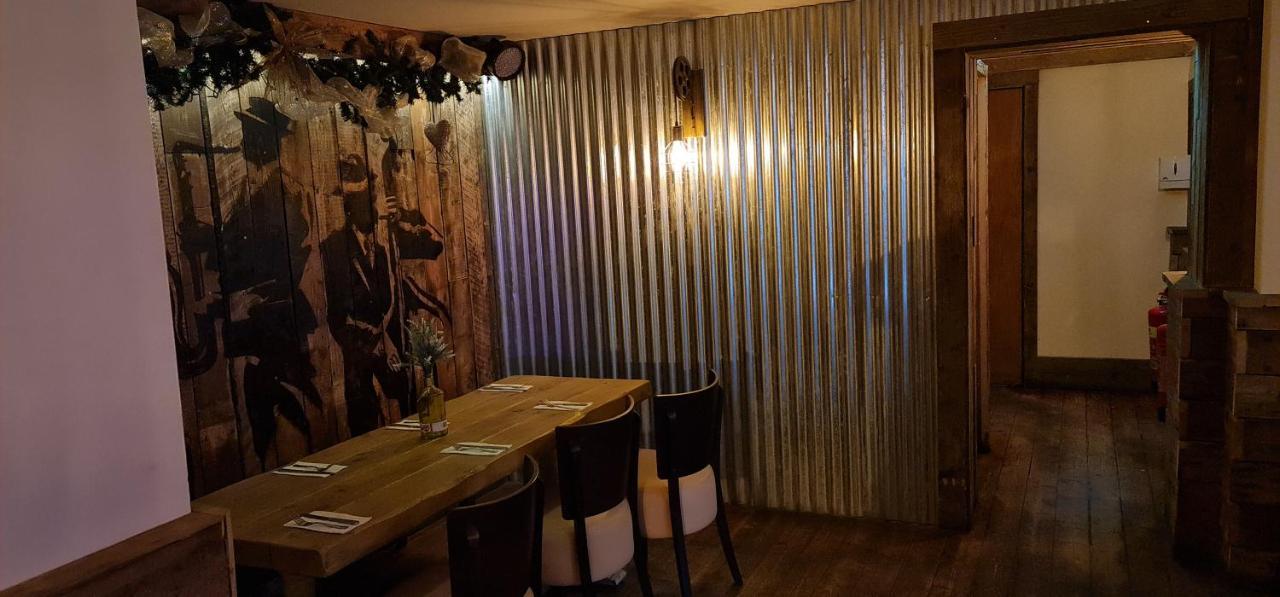 The Waterside Bar, Rooms & Restaurant Суинтън Екстериор снимка