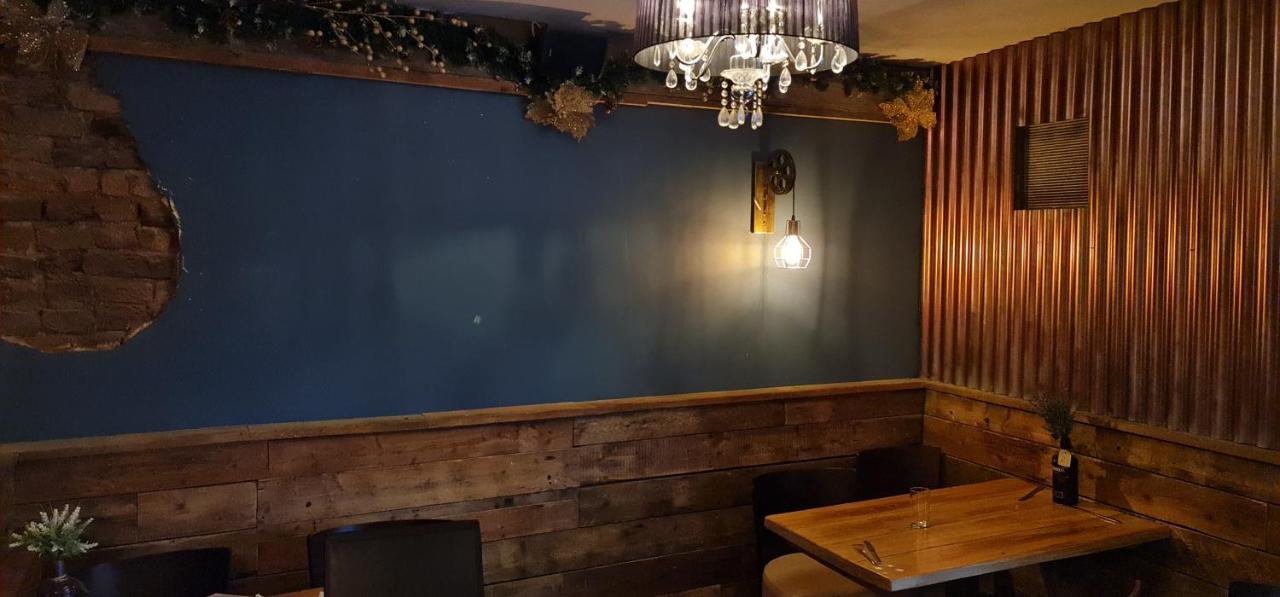 The Waterside Bar, Rooms & Restaurant Суинтън Екстериор снимка