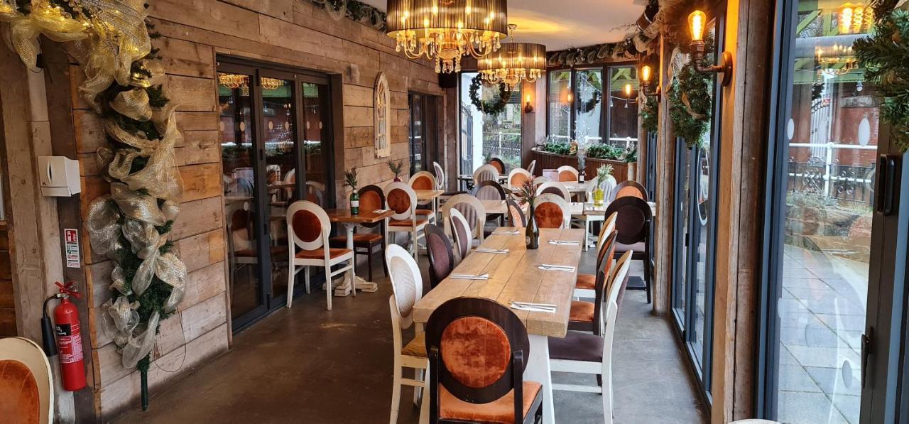 The Waterside Bar, Rooms & Restaurant Суинтън Екстериор снимка