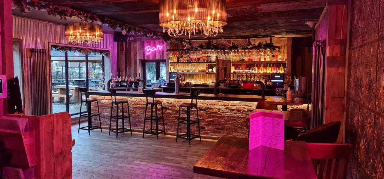 The Waterside Bar, Rooms & Restaurant Суинтън Екстериор снимка
